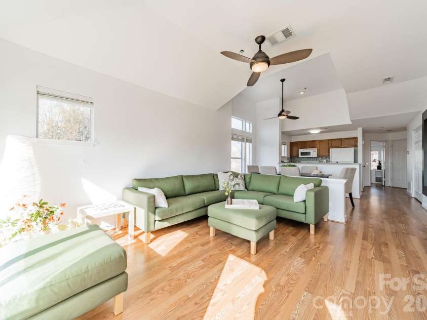 17919 Kings Point Drive, Cornelius, NC 28031.  MLS# CAR4320455, YatesRealty ID 11229. 