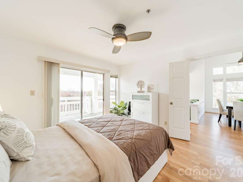 17919 Kings Point Drive, Cornelius, NC 28031.  MLS# CAR4320455, YatesRealty ID 11229. 