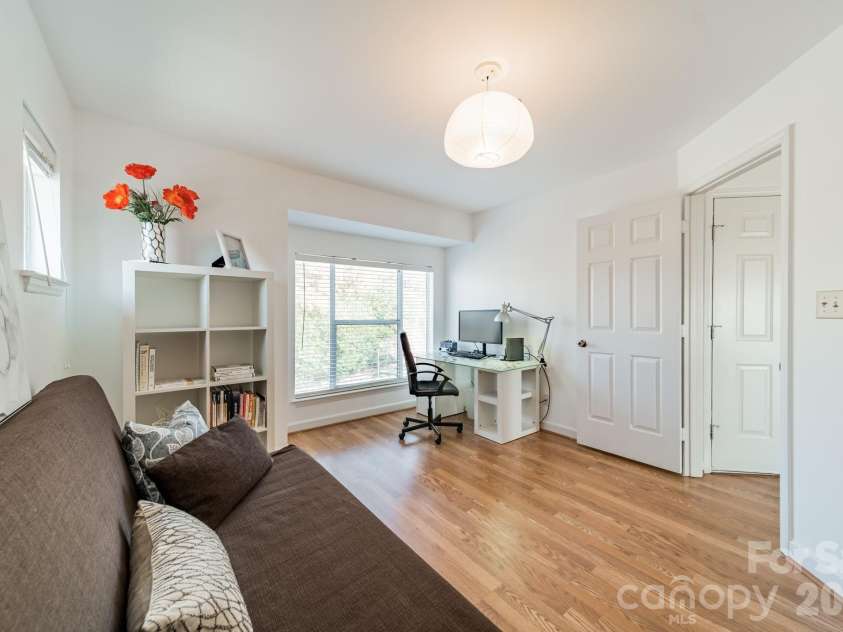 17919 Kings Point Drive, Cornelius, NC 28031.  MLS# CAR4320455, YatesRealty ID 11229. 