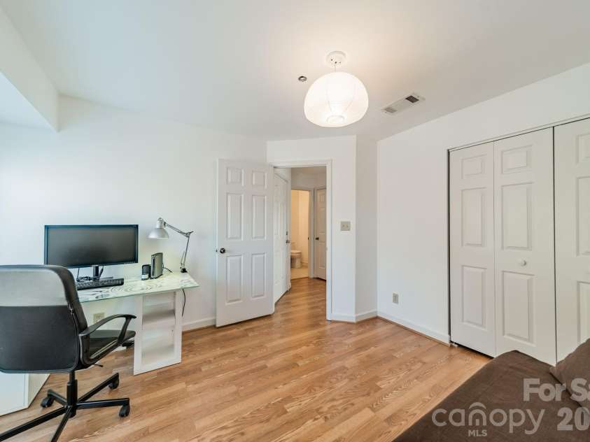 17919 Kings Point Drive, Cornelius, NC 28031.  MLS# CAR4320455, YatesRealty ID 11229. 