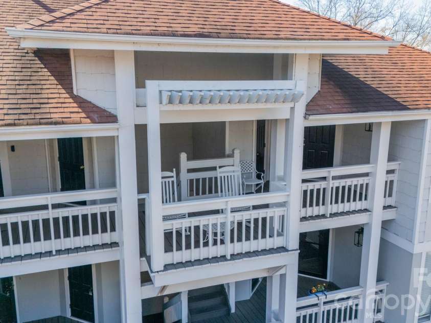 17919 Kings Point Drive, Cornelius, NC 28031.  MLS# CAR4320455, YatesRealty ID 11229. 