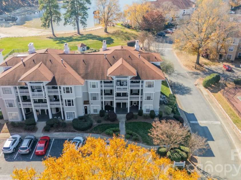 17919 Kings Point Drive, Cornelius, NC 28031.  MLS# CAR4320455, YatesRealty ID 11229. 