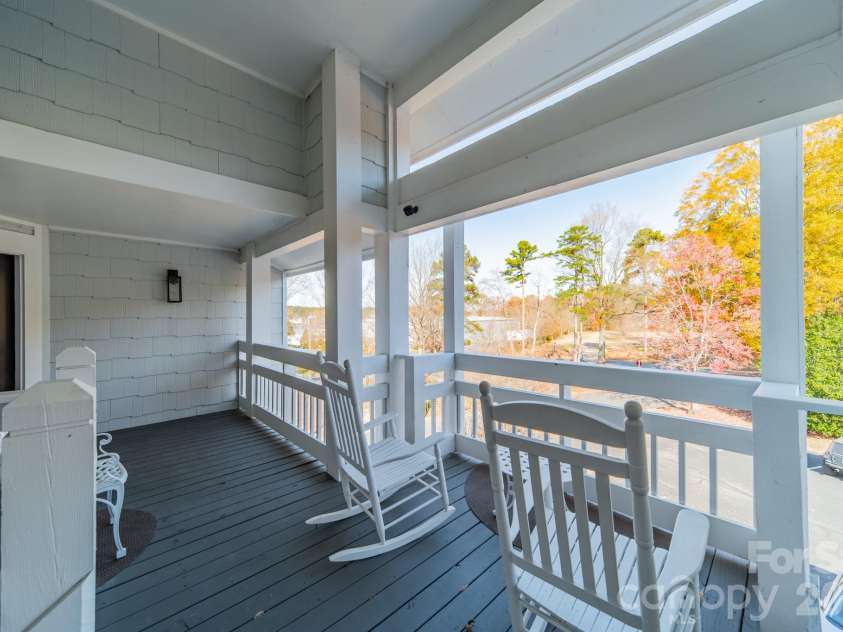 17919 Kings Point Drive, Cornelius, NC 28031.  MLS# CAR4320455, YatesRealty ID 11229. 