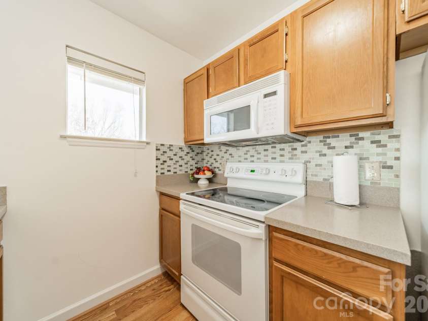 17919 Kings Point Drive, Cornelius, NC 28031.  MLS# CAR4320455, YatesRealty ID 11229. 