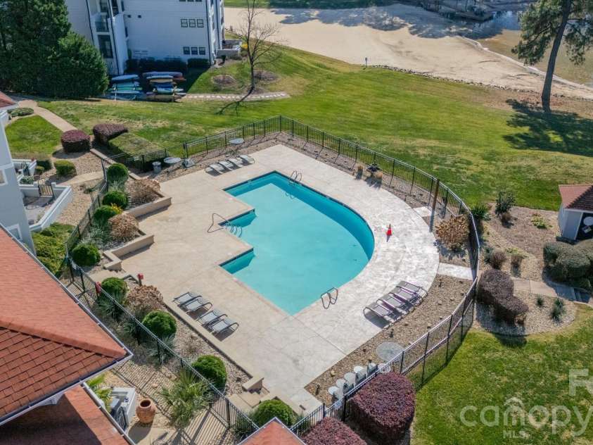 17919 Kings Point Drive, Cornelius, NC 28031.  MLS# CAR4320455, YatesRealty ID 11229. 