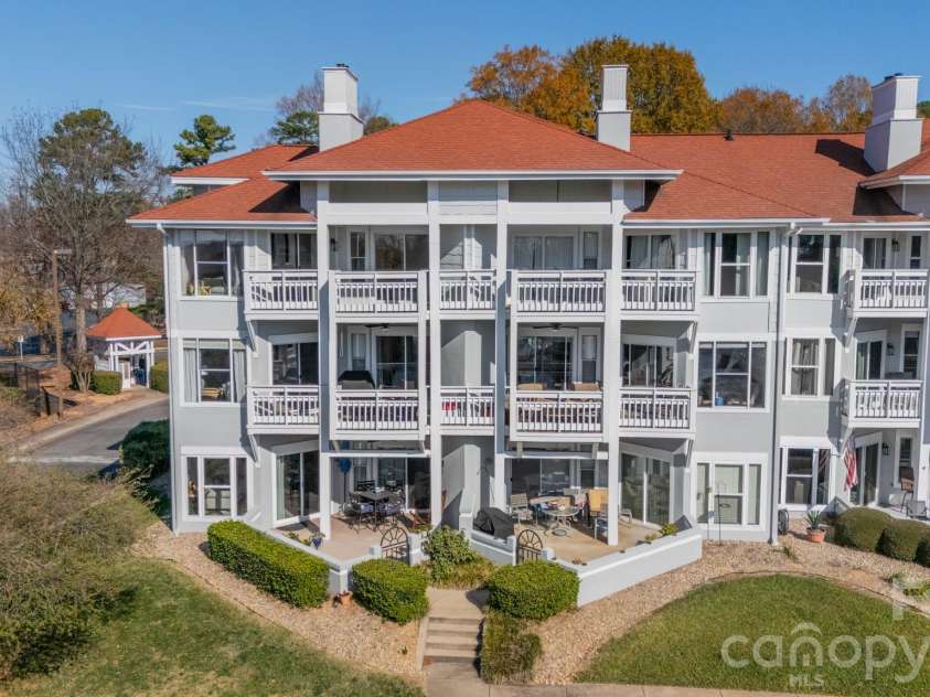 17919 Kings Point Drive, Cornelius, NC 28031.  MLS# CAR4320455, YatesRealty ID 11229. 