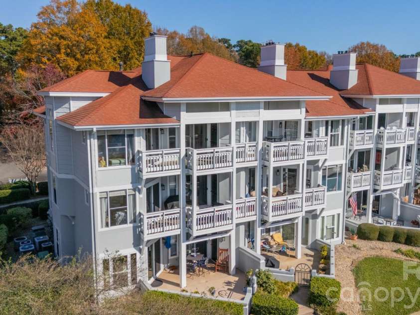 17919 Kings Point Drive, Cornelius, NC 28031.  MLS# CAR4320455, YatesRealty ID 11229. 