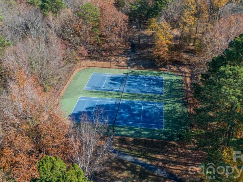 17919 Kings Point Drive, Cornelius, NC 28031.  MLS# CAR4320455, YatesRealty ID 11229. 