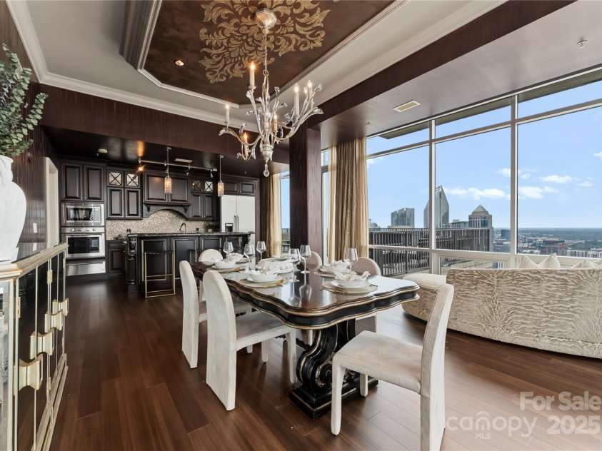 215 Pine Street, Charlotte, NC 28202.  MLS# CAR4294172, YatesRealty ID 1123. 