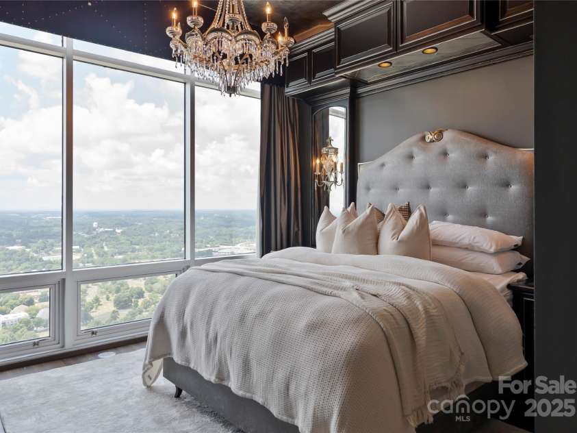 215 Pine Street, Charlotte, NC 28202.  MLS# CAR4294172, YatesRealty ID 1123. 