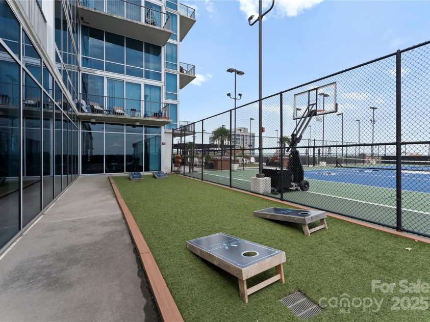 215 Pine Street, Charlotte, NC 28202.  MLS# CAR4294172, YatesRealty ID 1123. 