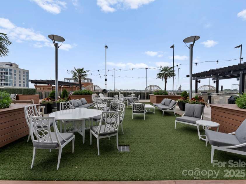 215 Pine Street, Charlotte, NC 28202.  MLS# CAR4294172, YatesRealty ID 1123. 