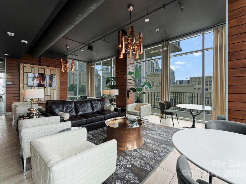 215 Pine Street, Charlotte, NC 28202.  MLS# CAR4294172, YatesRealty ID 1123. 8th Floor