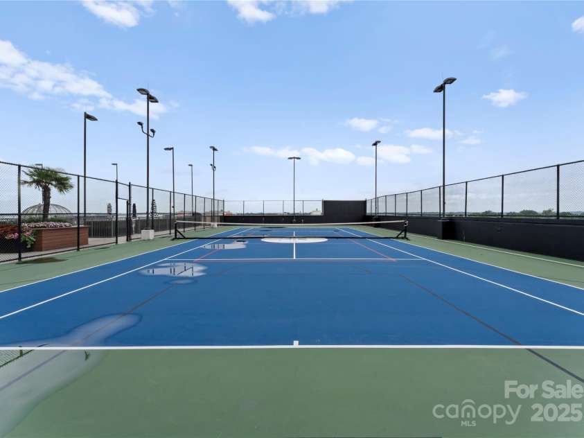 215 Pine Street, Charlotte, NC 28202.  MLS# CAR4294172, YatesRealty ID 1123. Tennis Court