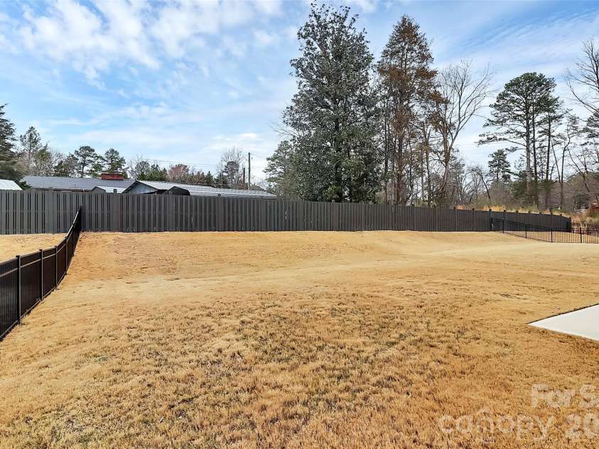 7013 Gale Force Lane, Charlotte, NC 28216.  MLS# CAR4347511, YatesRealty ID 11230. 