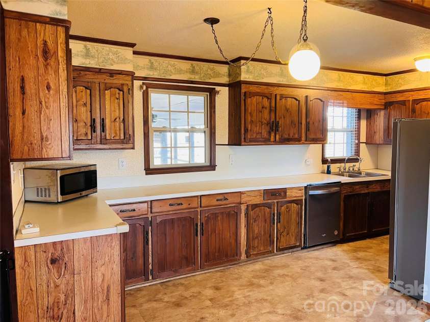 400 Stroupe Street, Mount Holly, NC 28120.  MLS# CAR4335175, YatesRealty ID 11231. 
