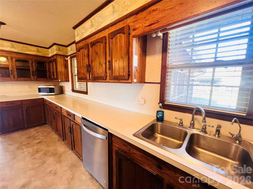 400 Stroupe Street, Mount Holly, NC 28120.  MLS# CAR4335175, YatesRealty ID 11231. 