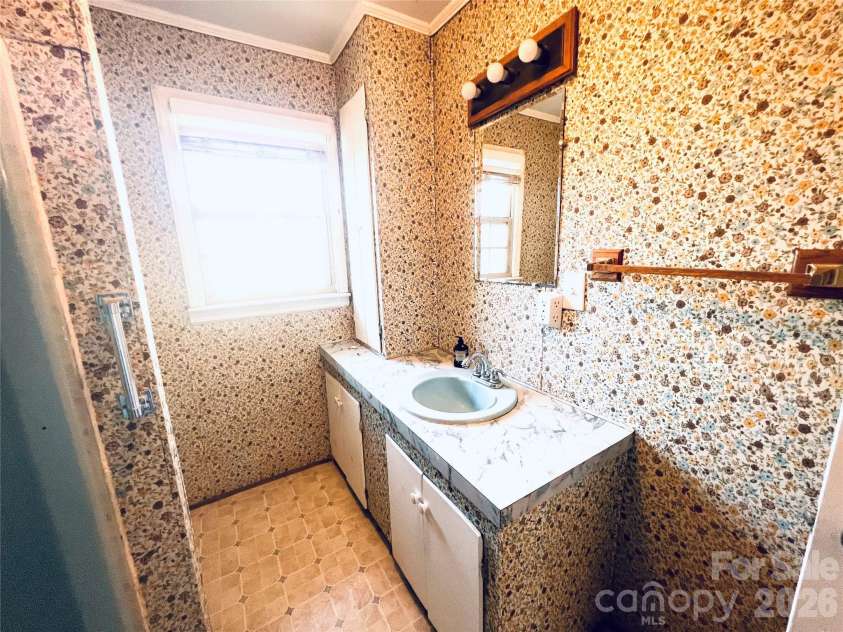 400 Stroupe Street, Mount Holly, NC 28120.  MLS# CAR4335175, YatesRealty ID 11231. 