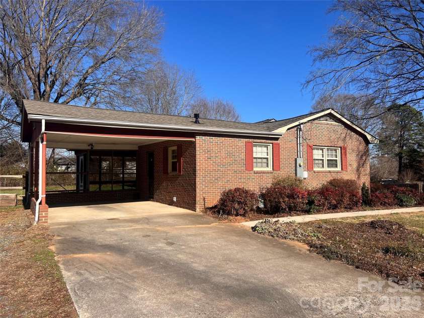 400 Stroupe Street, Mount Holly, NC 28120.  MLS# CAR4335175, YatesRealty ID 11231. 