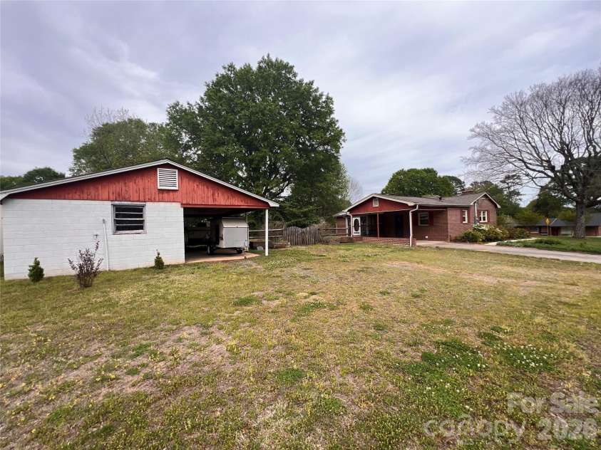 400 Stroupe Street, Mount Holly, NC 28120.  MLS# CAR4335175, YatesRealty ID 11231. 