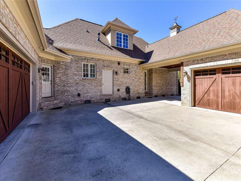 7295 Three Sisters Lane, Concord, NC 28027.  MLS# CAR4239485, YatesRealty ID 11233. 3 Car Garage!