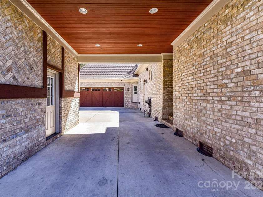 7295 Three Sisters Lane, Concord, NC 28027.  MLS# CAR4239485, YatesRealty ID 11233. Porte Cochere!