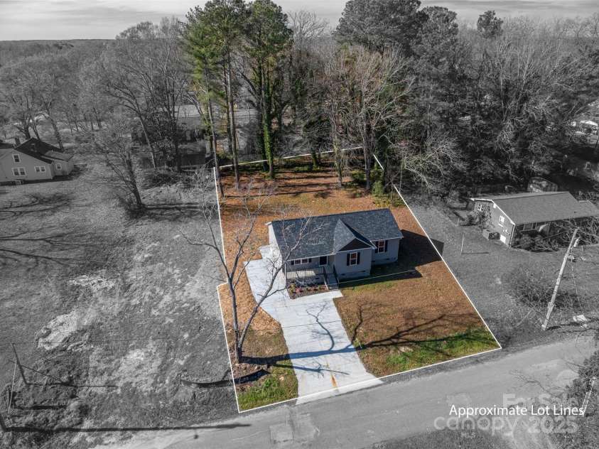 519 State Street, Lincolnton, NC 28092.  MLS# CAR4325085, YatesRealty ID 11234. 