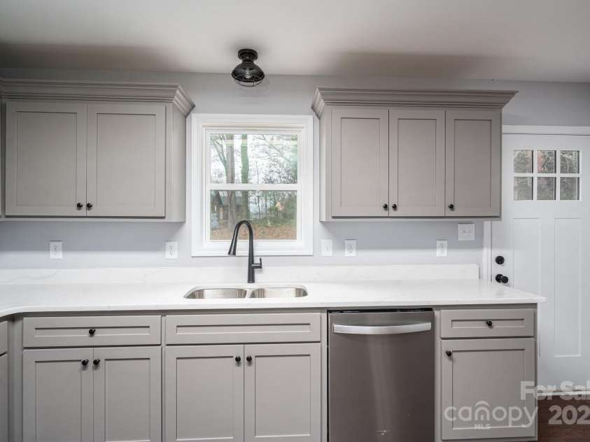 519 State Street, Lincolnton, NC 28092.  MLS# CAR4325085, YatesRealty ID 11234. L-shaped Kitchen allows for nice counter top space