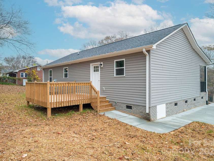 519 State Street, Lincolnton, NC 28092.  MLS# CAR4325085, YatesRealty ID 11234. Sidewalk to back entrance