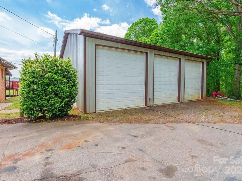 286 Bell Farm Road, Statesville, NC 28625.  MLS# CAR4249721, YatesRealty ID 11235. 