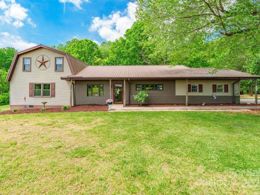 286 Bell Farm Road, Statesville, NC 28625.  MLS# CAR4249721, YatesRealty ID 11235. 