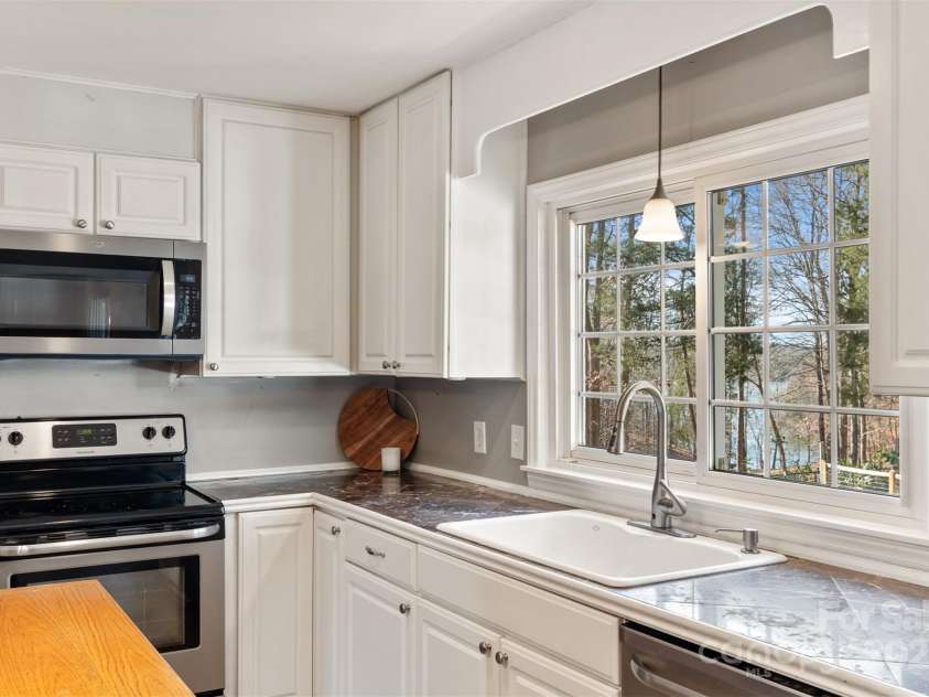 2273 Huffman Mill Road, Burlington, NC 27215.  MLS# CAR4219201, YatesRealty ID 11236. 