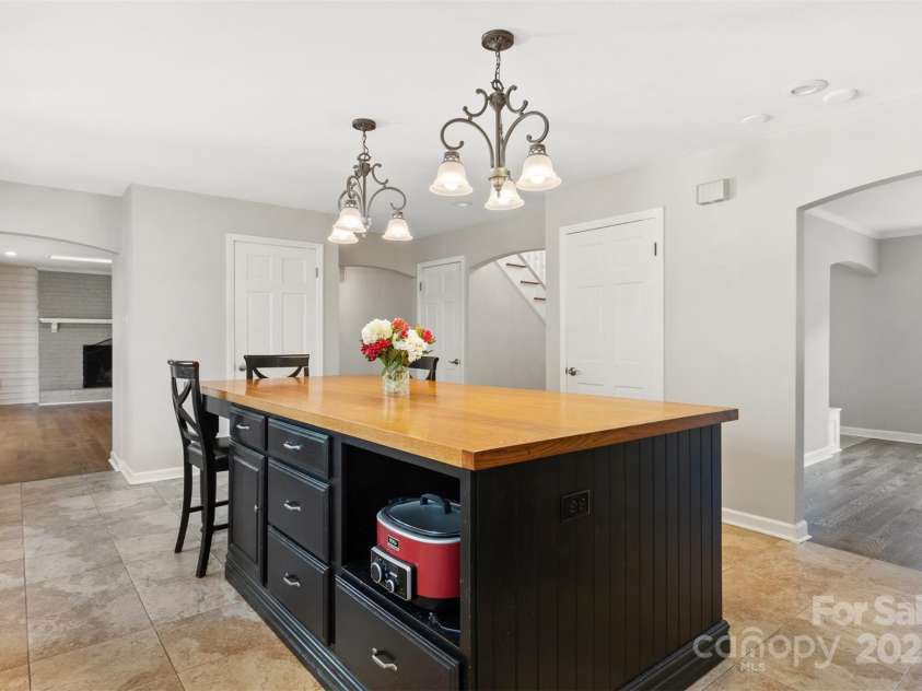 2273 Huffman Mill Road, Burlington, NC 27215.  MLS# CAR4219201, YatesRealty ID 11236. 