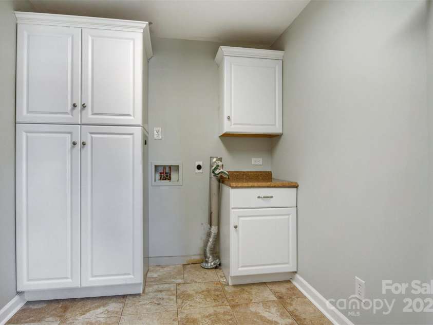 2273 Huffman Mill Road, Burlington, NC 27215.  MLS# CAR4219201, YatesRealty ID 11236. 