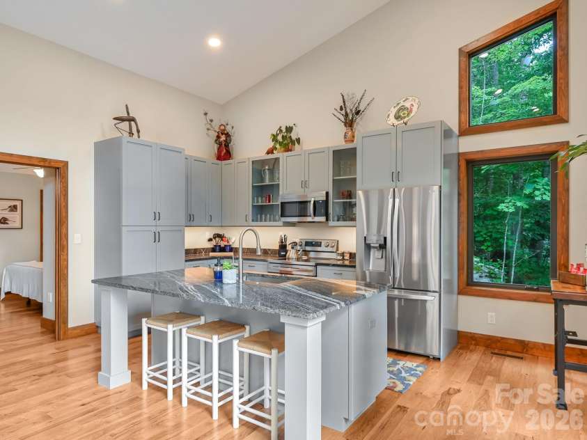 43 Tinkling Springs Lane, Fairview, NC 28730.  MLS# CAR4361581, YatesRealty ID 11237. Eat-In Kitchen