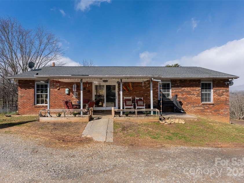 68 Windy Knoll Drive, Clyde, NC 28721.  MLS# CAR4222842, YatesRealty ID 1124. 