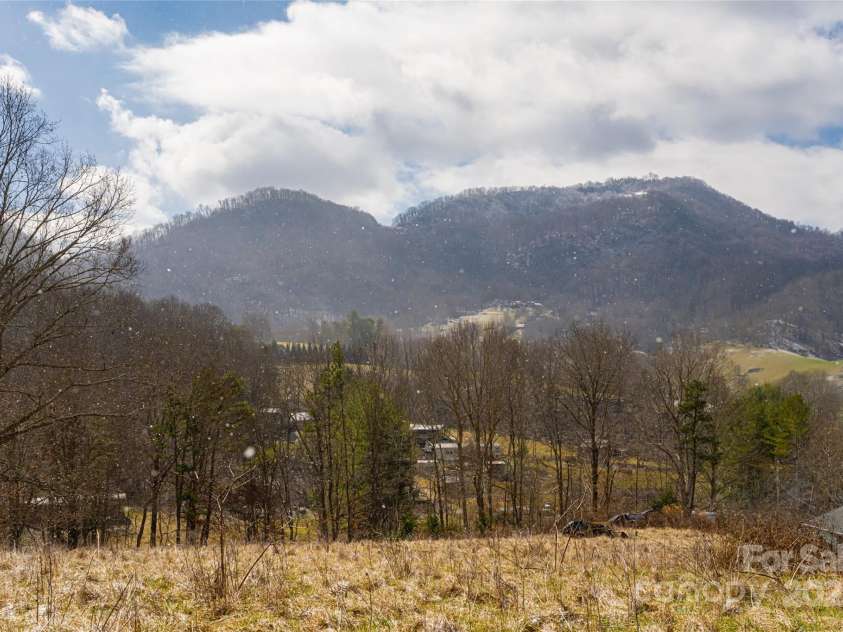 68 Windy Knoll Drive, Clyde, NC 28721.  MLS# CAR4222842, YatesRealty ID 1124. 