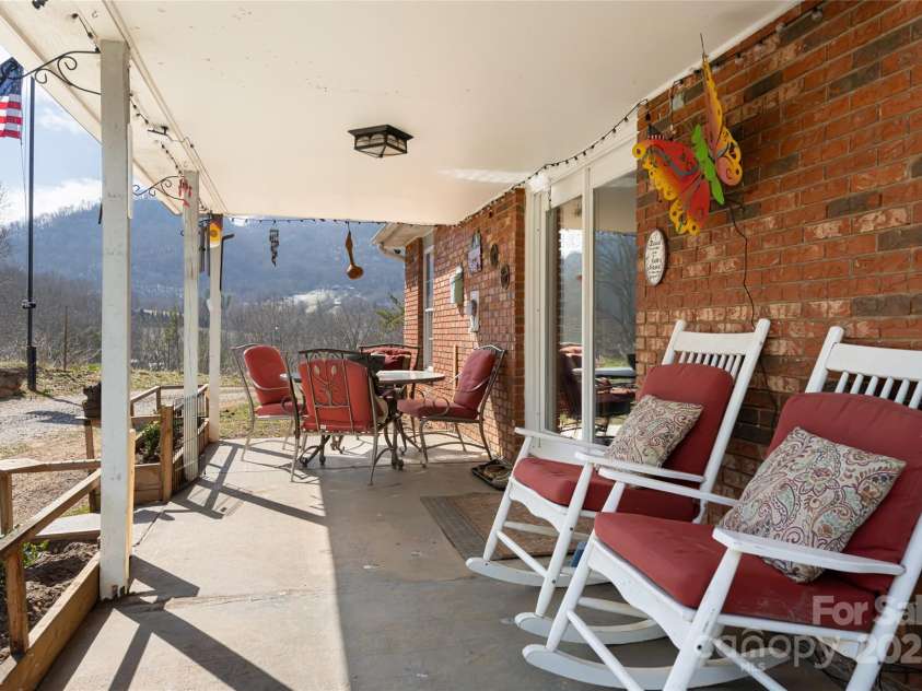 68 Windy Knoll Drive, Clyde, NC 28721.  MLS# CAR4222842, YatesRealty ID 1124. 