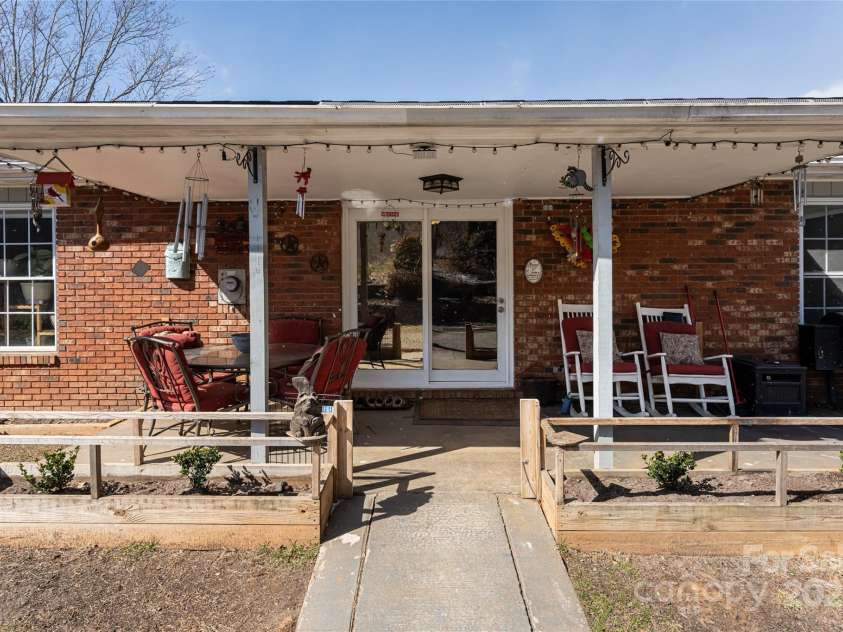 68 Windy Knoll Drive, Clyde, NC 28721.  MLS# CAR4222842, YatesRealty ID 1124. 