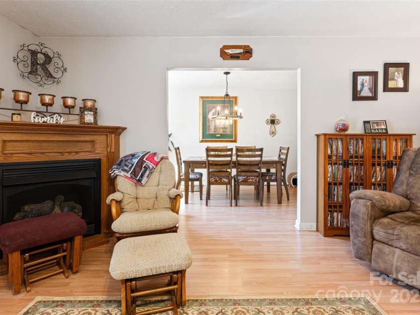 68 Windy Knoll Drive, Clyde, NC 28721.  MLS# CAR4222842, YatesRealty ID 1124. 