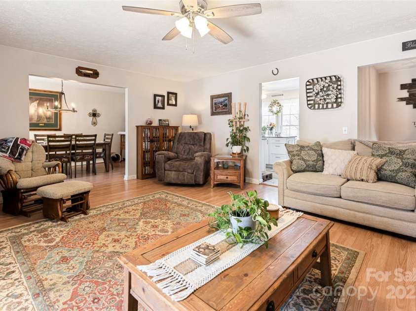 68 Windy Knoll Drive, Clyde, NC 28721.  MLS# CAR4222842, YatesRealty ID 1124. 