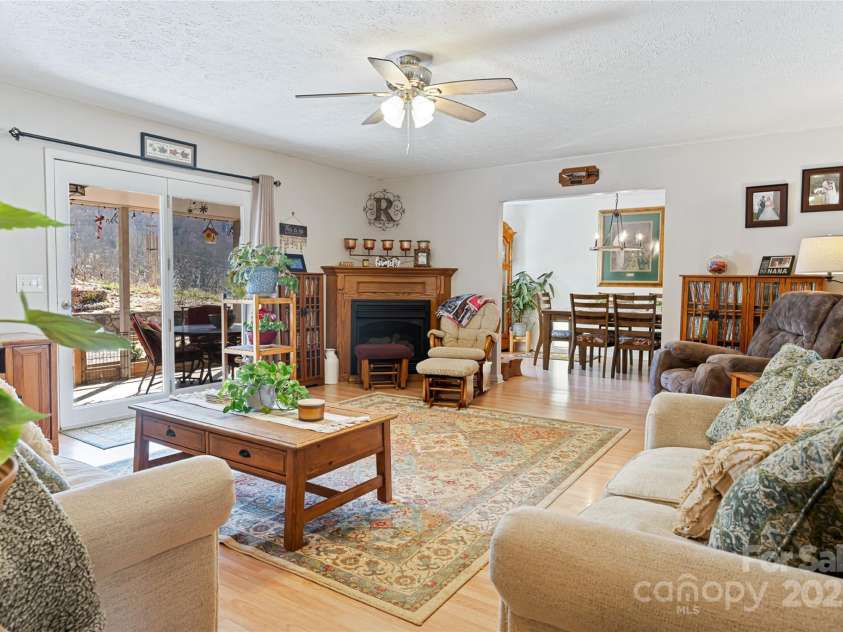 68 Windy Knoll Drive, Clyde, NC 28721.  MLS# CAR4222842, YatesRealty ID 1124. 