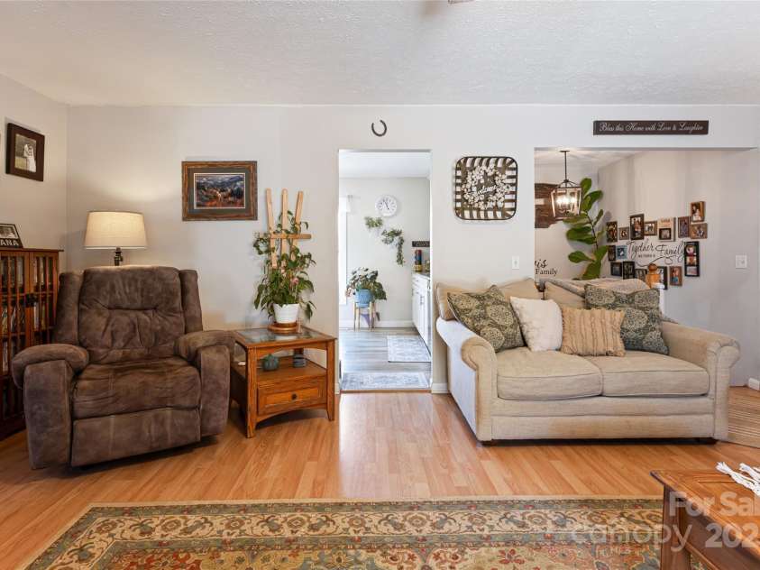 68 Windy Knoll Drive, Clyde, NC 28721.  MLS# CAR4222842, YatesRealty ID 1124. 