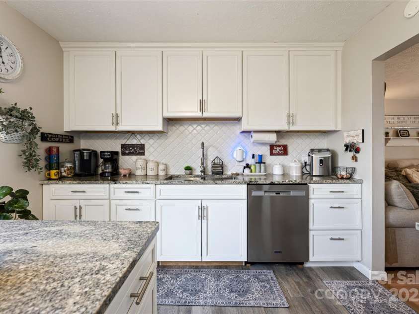 68 Windy Knoll Drive, Clyde, NC 28721.  MLS# CAR4222842, YatesRealty ID 1124. 