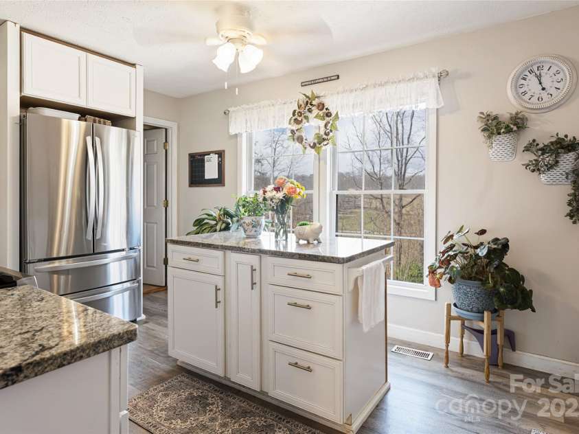 68 Windy Knoll Drive, Clyde, NC 28721.  MLS# CAR4222842, YatesRealty ID 1124. 