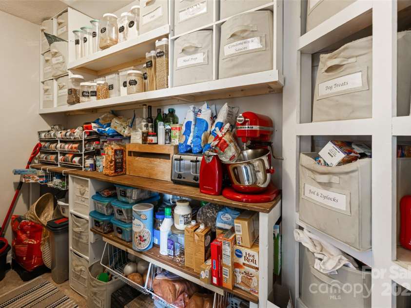 68 Windy Knoll Drive, Clyde, NC 28721.  MLS# CAR4222842, YatesRealty ID 1124. 