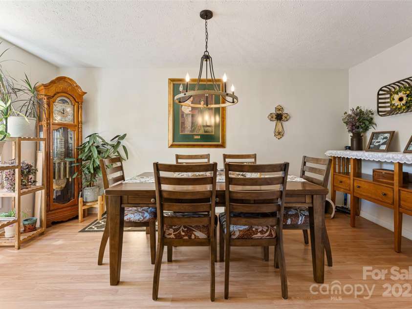 68 Windy Knoll Drive, Clyde, NC 28721.  MLS# CAR4222842, YatesRealty ID 1124. 