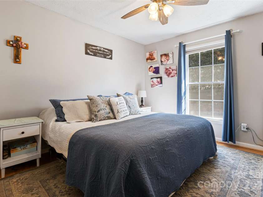 68 Windy Knoll Drive, Clyde, NC 28721.  MLS# CAR4222842, YatesRealty ID 1124. 