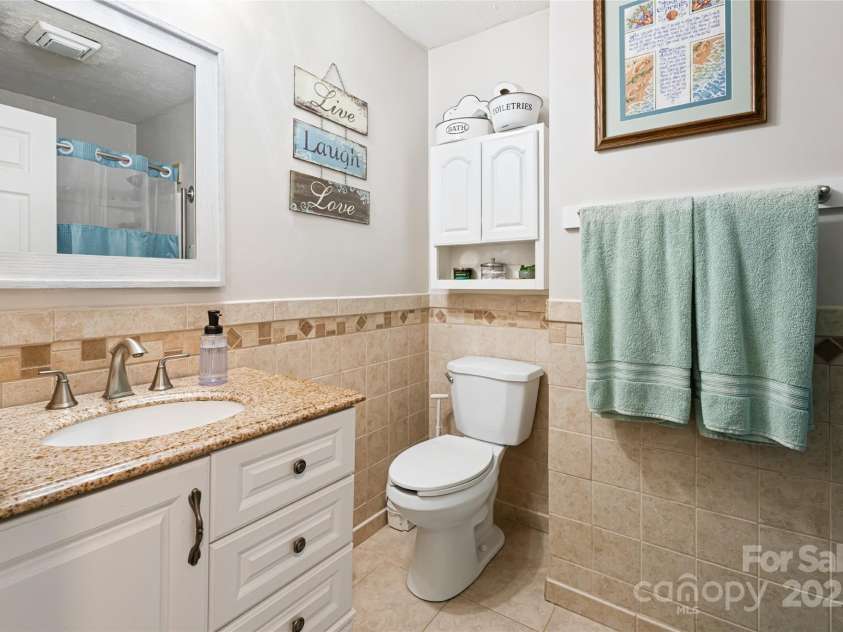 68 Windy Knoll Drive, Clyde, NC 28721.  MLS# CAR4222842, YatesRealty ID 1124. 