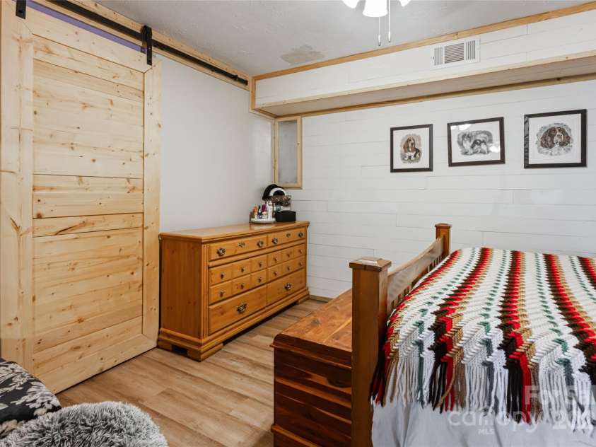 68 Windy Knoll Drive, Clyde, NC 28721.  MLS# CAR4222842, YatesRealty ID 1124. 